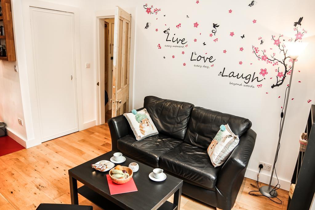 Chic & Bright Flat Near Holyrood Park — Photos 1